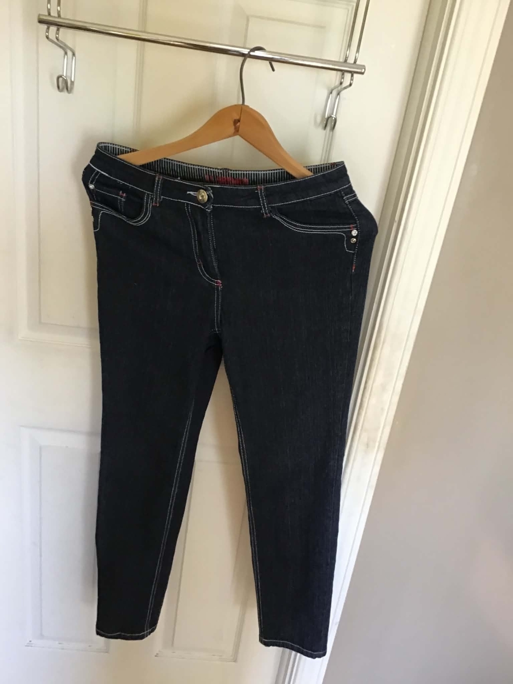 Women's Black Skinny Stretch Jeans - Sleek Slim Fit
